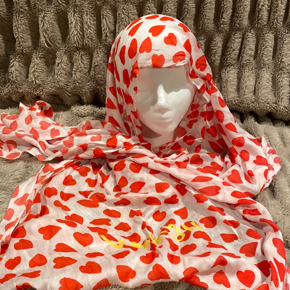 SAACHI heart scarf